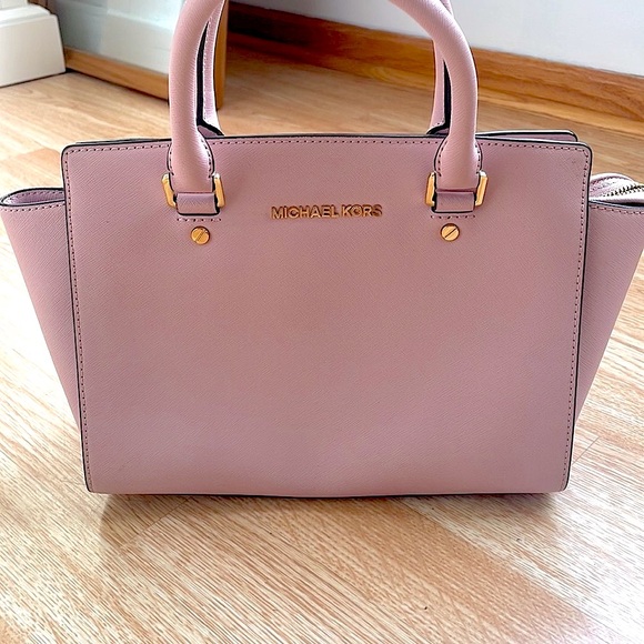 Michael Kors Selma Saffiano Bag - Picture 2 of 8